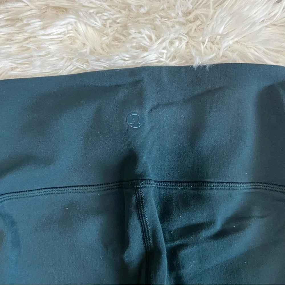 Lululemon green Capri leggings with cutouts size 4